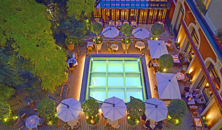 The-terrace-by-night-at-the-Royal-Monceau-Paris