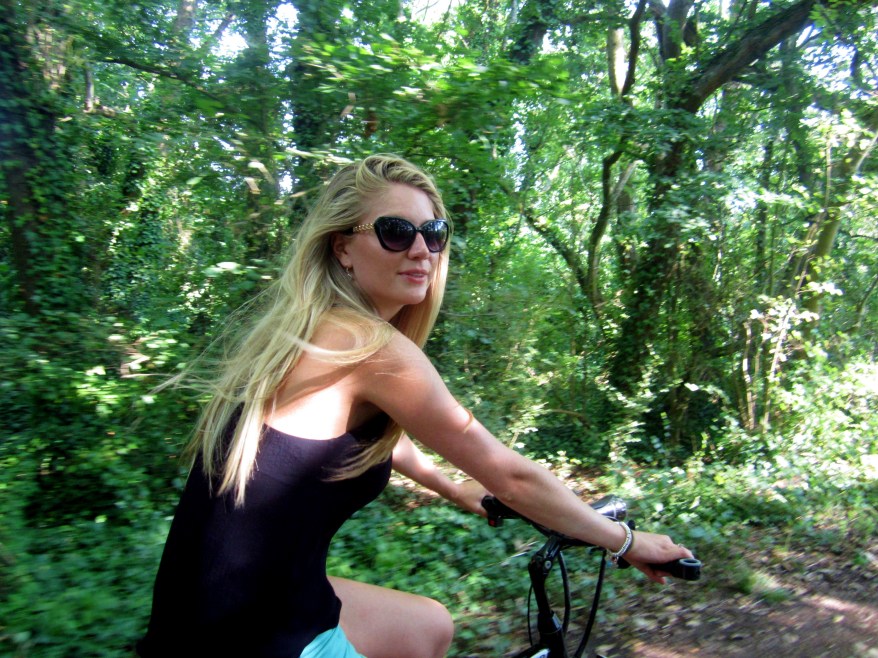Cycling along the Causeway, from Yarmouth to Freshwater Bay