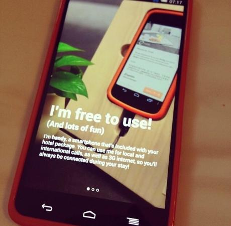 cosmopolitan-hotel-hong-kong-free-smartphone-travel-tech